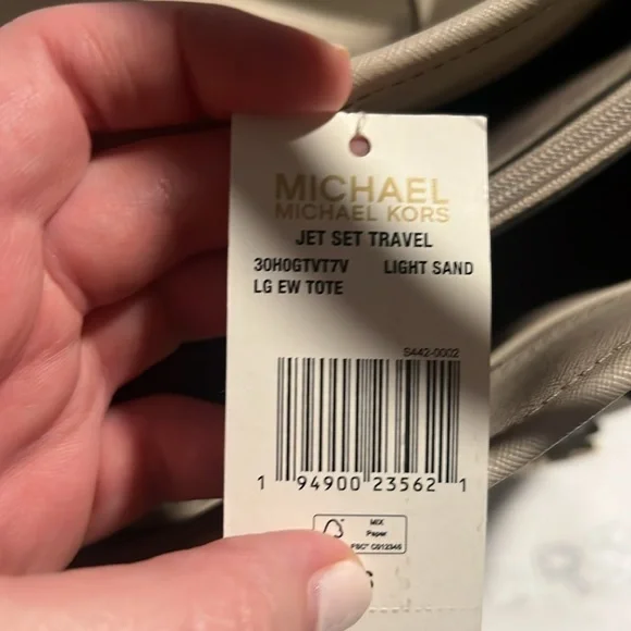 Michael Kors Jet Set Travel Large Tote - Picture 3 of 4